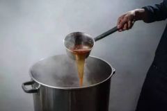 鹵水中的血水泡沫怎么去除？